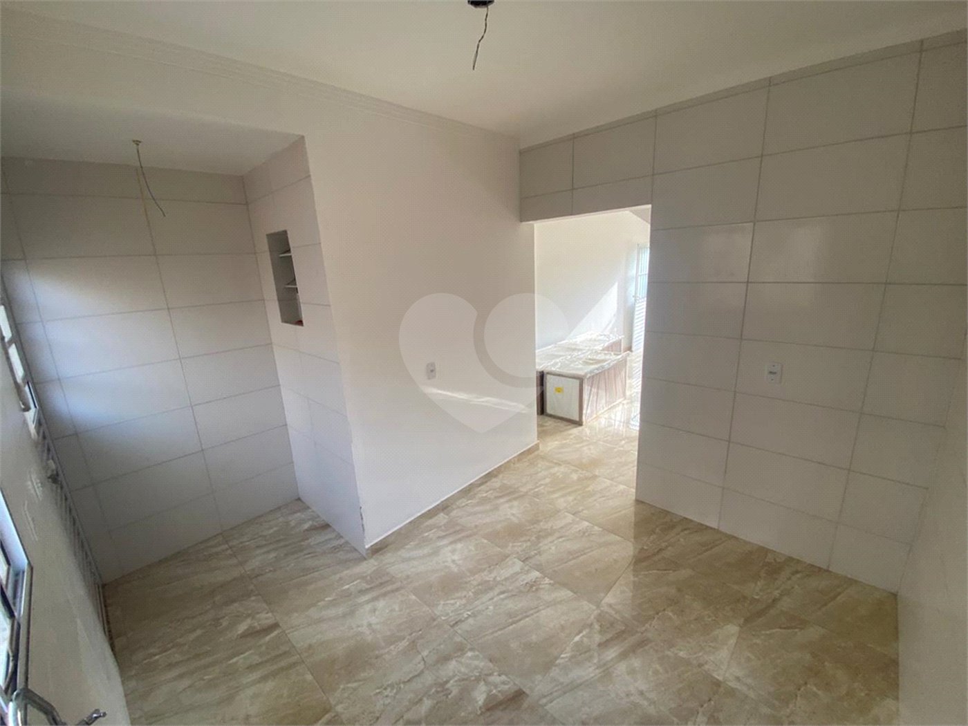 Casa para alugar com 2 suítes no condomínio Residencial Vila Amélia, Poá - SP