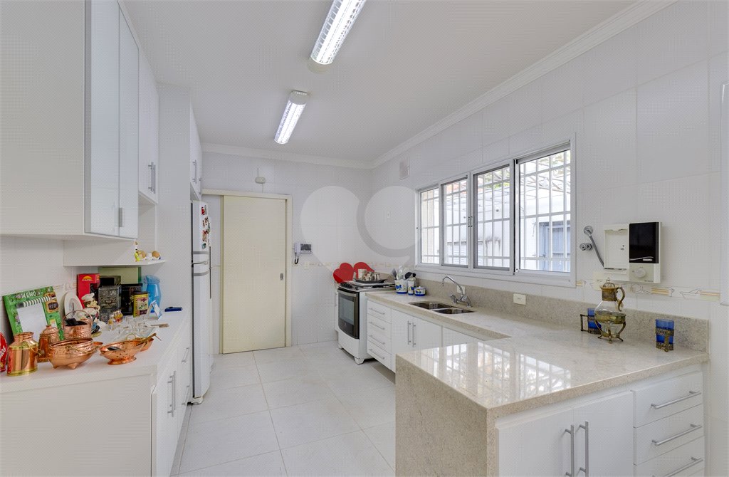 Sobrado à venda com 4 quartos, sendo 2 suítes,  em Granja Julieta, São Paulo, SP