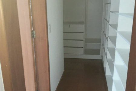 Casa à venda ou para alugar com 4 suítes em Chácaras São Carlos, Cotia, SP