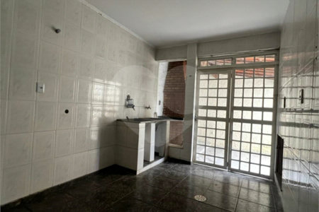 Sobrado à venda com 6 quartos, sendo 4 suítes,  em Vila Oliveira, Mogi das Cruzes, SP