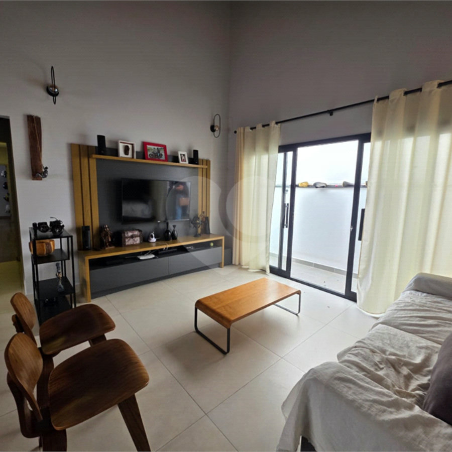 Casa à venda com 3 suítes no condomínio Portal do Bosque, Louveira - SP