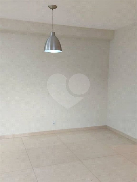 Apartamento para alugar com 3 quartos, sendo 1 suíte, em Lar São Paulo, São Paulo, SP