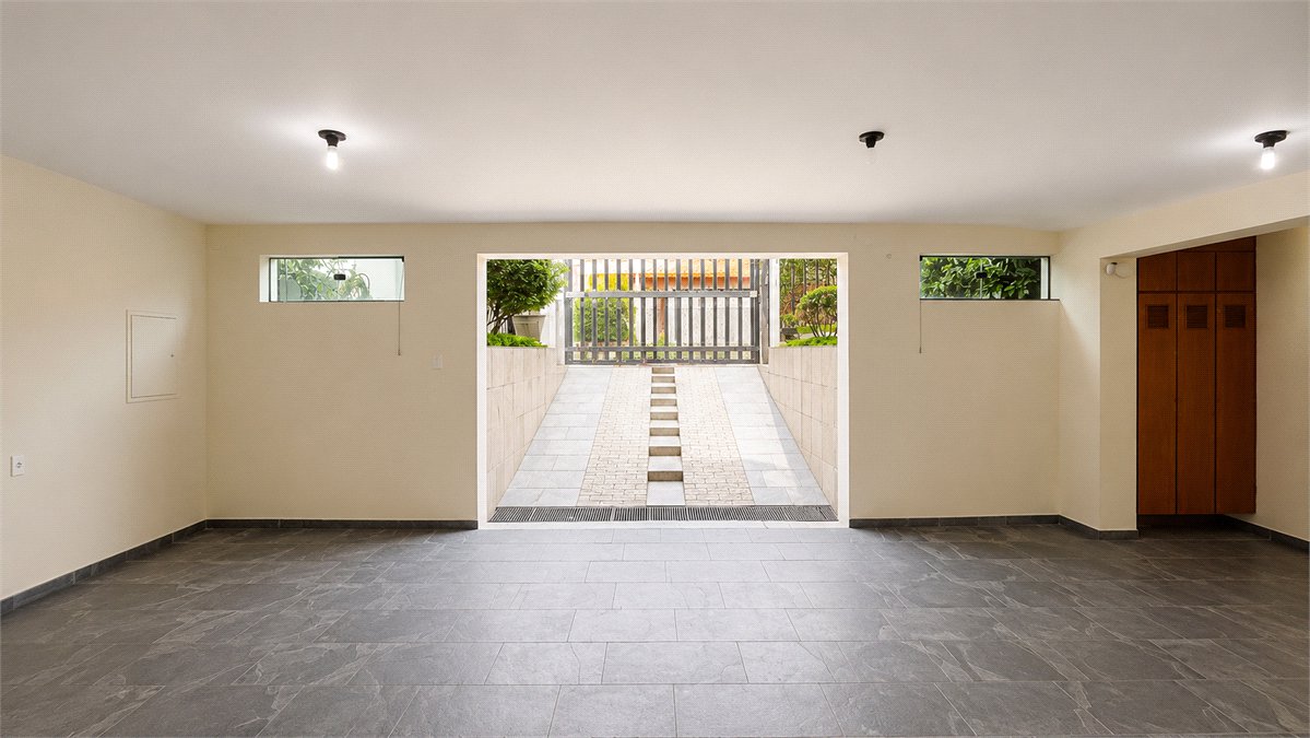 Sobrado à venda com 4 quartos, sendo 2 suítes, em Vila Pires, Santo André, SP