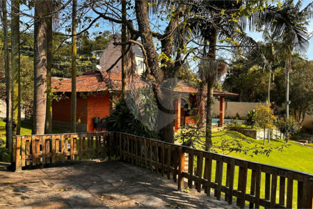 Casa à venda com 8 quartos, sendo 4 suítes, em Eldorado, Diadema, SP