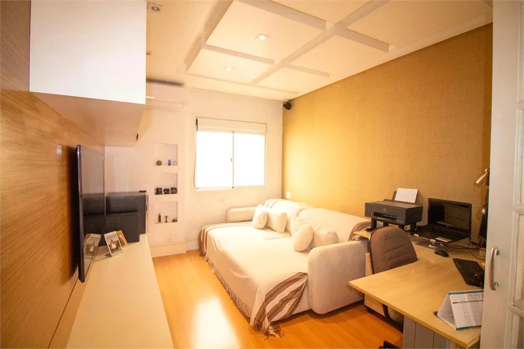Casa à venda com 4 quartos, sendo 3 suítes, no condomínio Residencial Sans Souci, São Paulo - SP