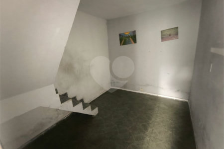 Casa à venda ou para alugar com 5 quartos, sendo 1 suíte,  em Parque Independência, São Paulo, SP