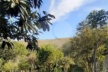Casa à venda com 4 quartos, sendo 1 suíte, no Centro, Bom Jesus dos Perdões, SP