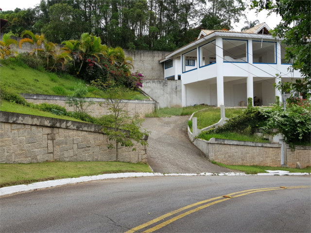 Casa à venda com 4 suítes no condomínio Suíça da Cantareira, Mairiporã - SP