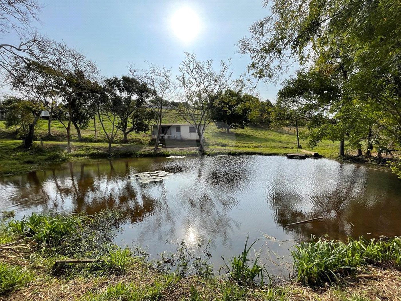 Chácara à venda ou para alugar com 4 quartos, sendo 1 suíte,  em Chácaras Rurais Guararema, Jacareí, SP