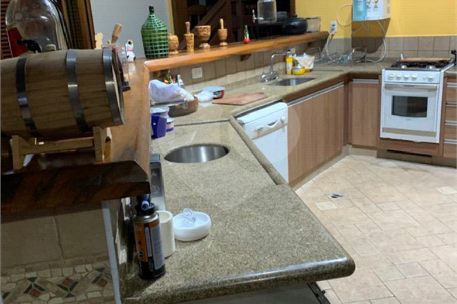 Casa à venda com 5 quartos, sendo 2 suítes, no condomínio Capela do Barreiro, Itatiba - SP