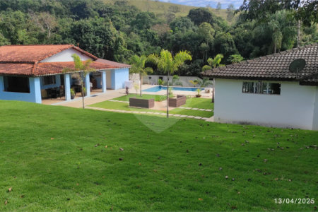 Casa à venda com 3 quartos, sendo 1 suíte, no condomínio Alpes Douro, Bom Jesus dos Perdões - SP