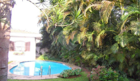 Casa Térrea à venda com 4 quartos, sendo 2 suítes,  em Interlagos, São Paulo, SP