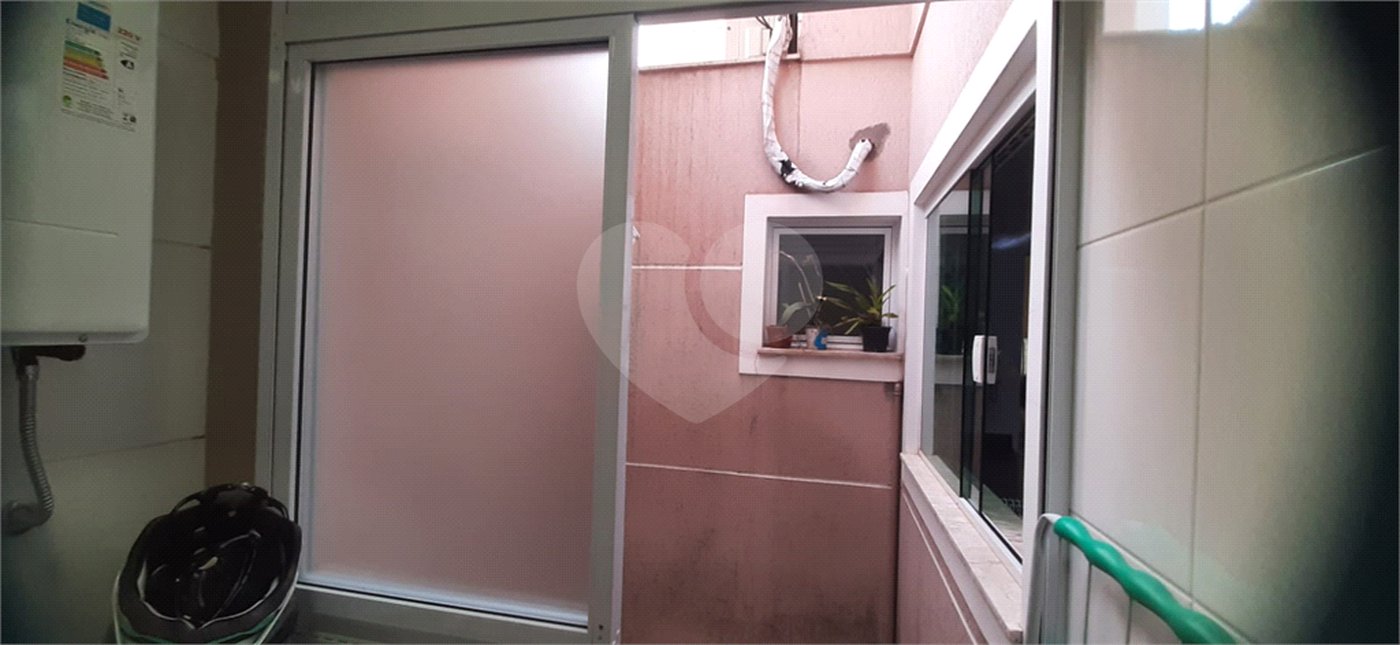 Casa à venda com 3 quartos, sendo 2 suítes, no condomínio Mário Araújo, São Paulo - SP