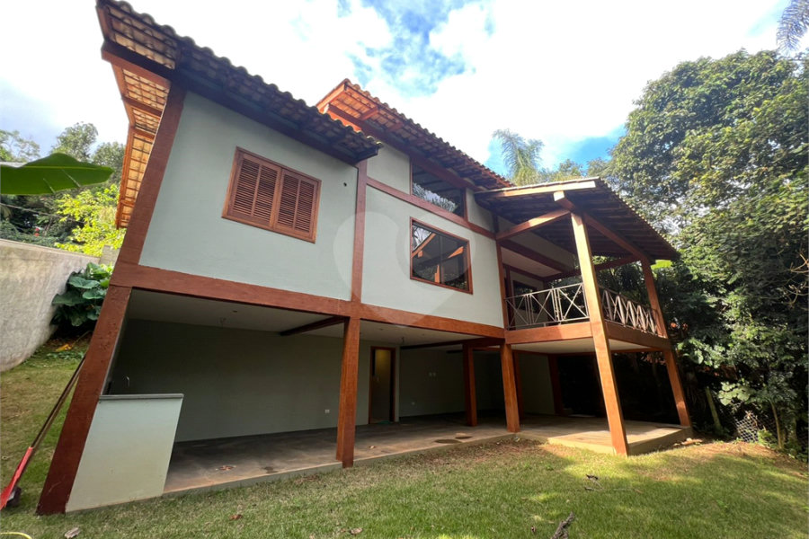 Sobrado à venda com 3 quartos, sendo 1 suíte,  em Serra da Cantareira, Mairiporã, SP