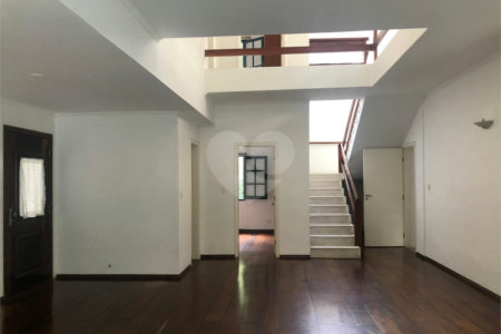 Sobrado à venda com 3 quartos, sendo 1 suíte,  em Panamby, São Paulo, SP