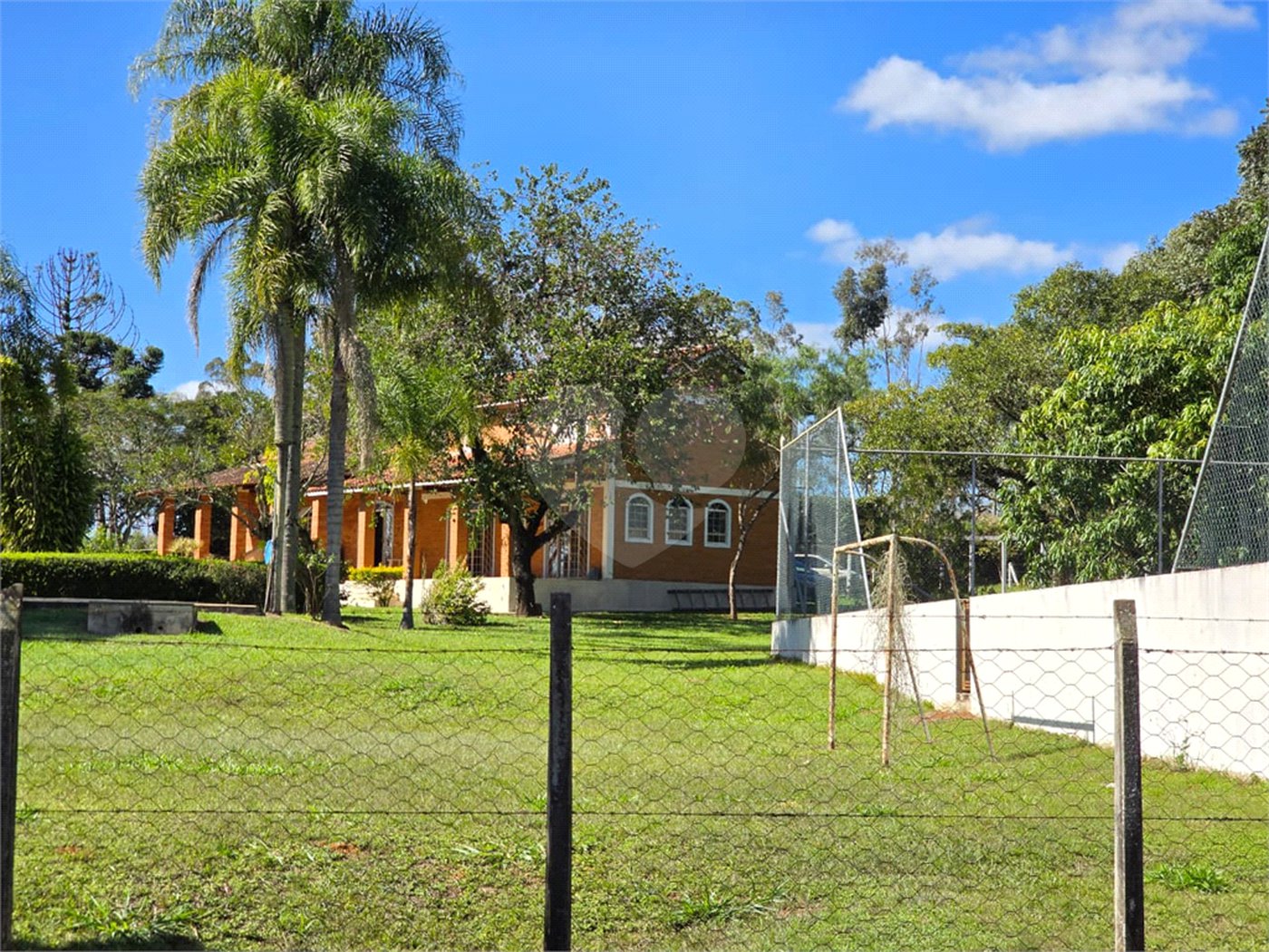 Chácara à venda com 4 quartos, sendo 1 suíte, em Cercadinho, Alambari, SP