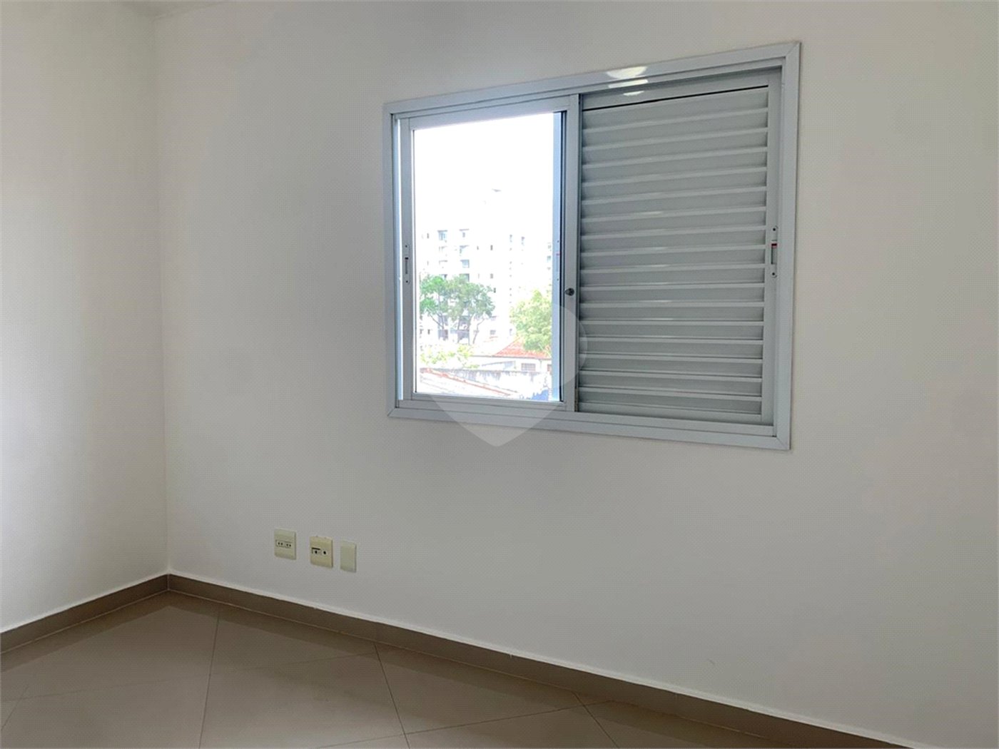 Sobrado à venda com 4 quartos, sendo 1 suíte, em Vila Campo Grande, São Paulo, SP