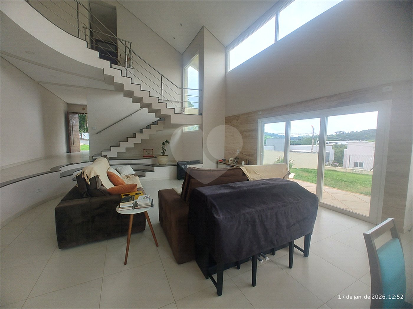 Casa à venda com 5 quartos, sendo 3 suítes, no condomínio Serra da Estrela, Atibaia - SP