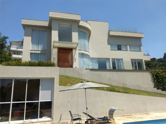 Casa à venda com 4 suítes no condomínio Suíça da Cantareira, Mairiporã - SP