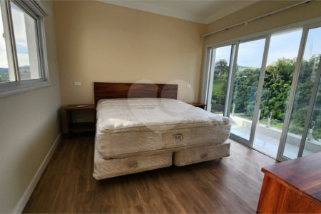 Casa à venda com 5 quartos, sendo 2 suítes, no condomínio Residencial Jardim Primavera, Louveira - SP