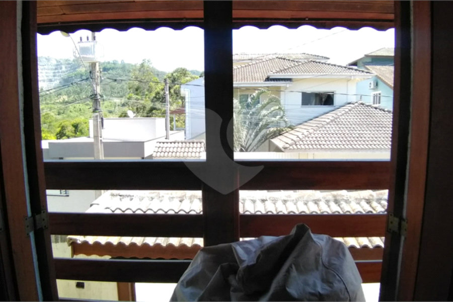Casa à venda com 4 quartos, sendo 2 suítes, em Barreiro, Mairiporã, SP