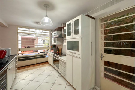 Casa à venda com 3 quartos, sendo 1 suíte, no condomínio Barão do Triunfo, São Paulo - SP