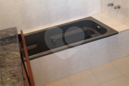 Sobrado à venda com 4 quartos, sendo 1 suíte, em Jardim Celeste, São Paulo, SP