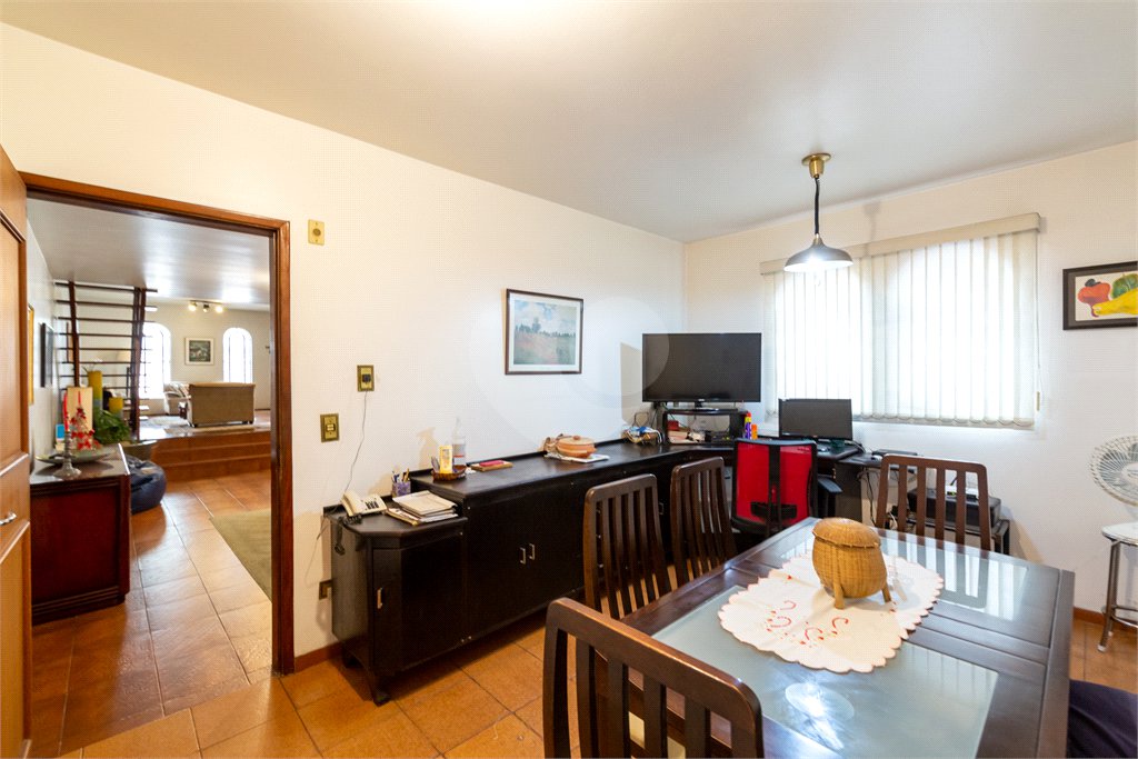 Casa à venda com 4 quartos, sendo 2 suítes, em Campo Belo, São Paulo, SP
