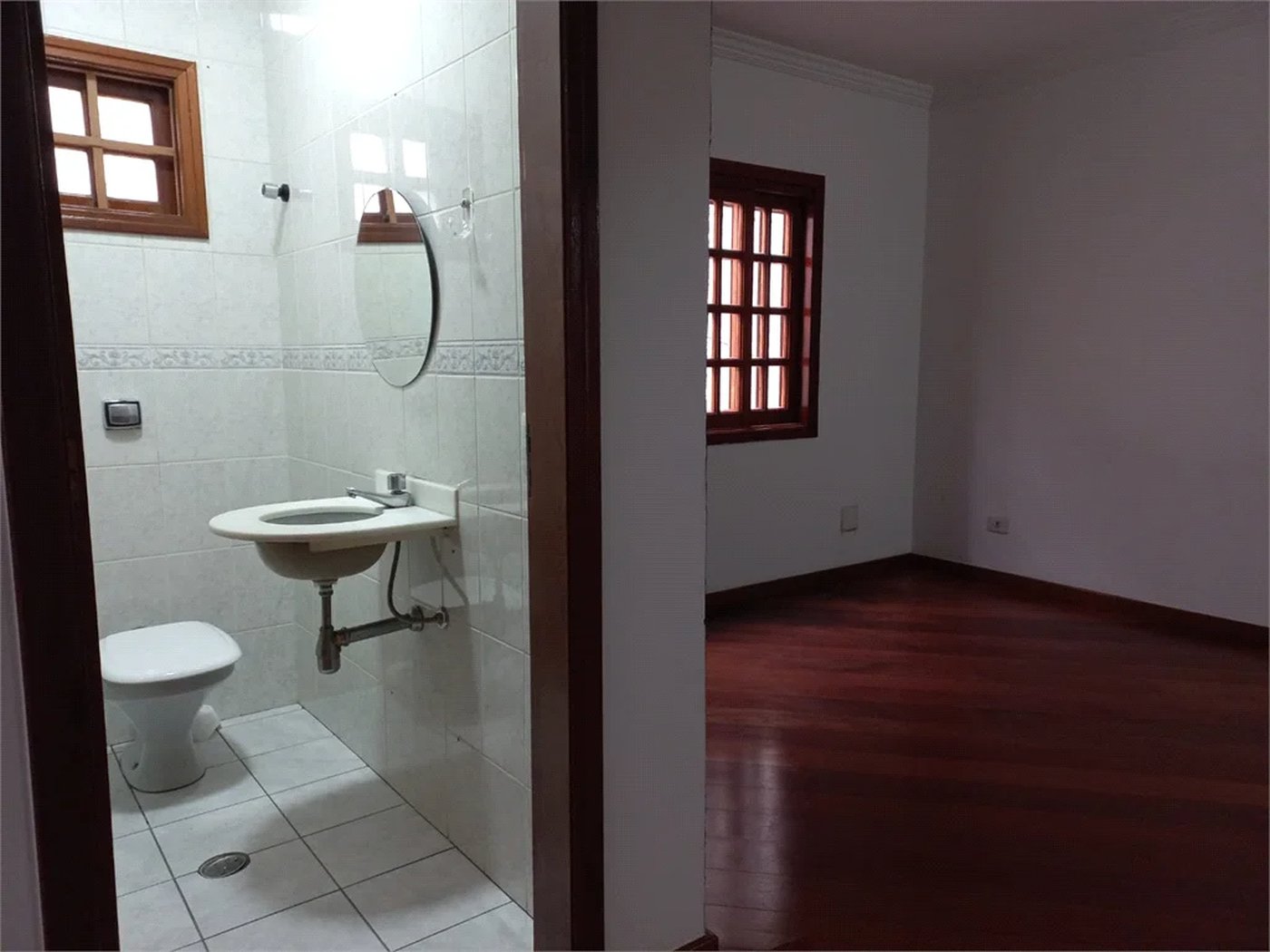 Sobrado à venda com 4 quartos, sendo 3 suítes,  em Cidade São Francisco, São Paulo, SP