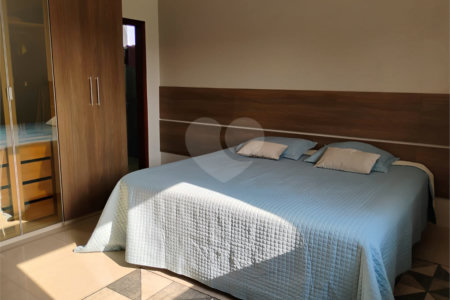 Sobrado à venda com 4 quartos, sendo 3 suítes,  em Jardim Marabá, Itapetininga, SP