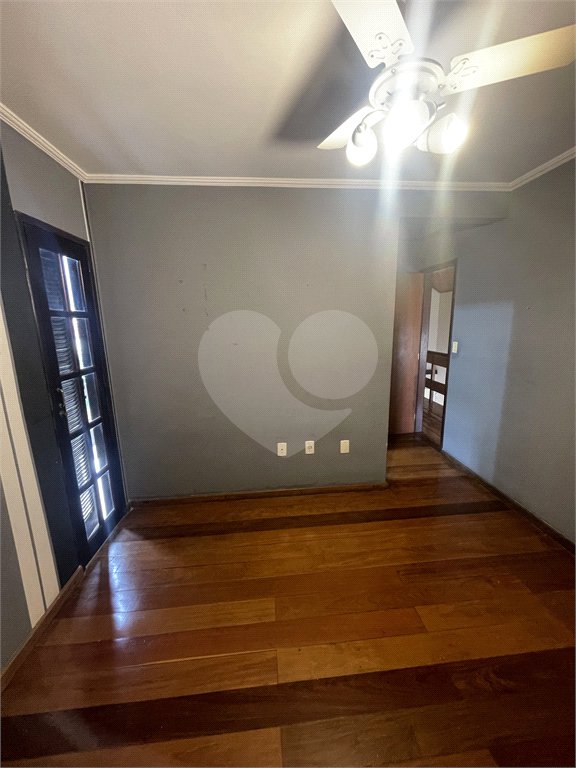 Casa à venda com 5 quartos, sendo 3 suítes, no condomínio Recanto das Palmeiras, Rio de Janeiro - RJ