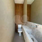 Casa térrea com 3 suítes no Condomínio Residencial Viena em Indaiatuba-SP - Acabamento de alto padrão - R$ 1.690.000,00 - AT 250 m² - AC 158 m² - 3 suítes,, sendo 1 suíte master com closet - Sala para dois ambientes (estar e jantar) - Cozinha planejada com ilha cooktop, forno elétrico e micro-ondas,