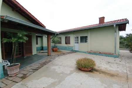 Casa à venda com 4 suítes no condomínio Estância Marambaia, Vinhedo - SP