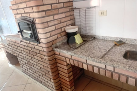 Sobrado à venda com 4 quartos, sendo 1 suíte,  em Parque Santa Laura, Ferraz de Vasconcelos, SP
