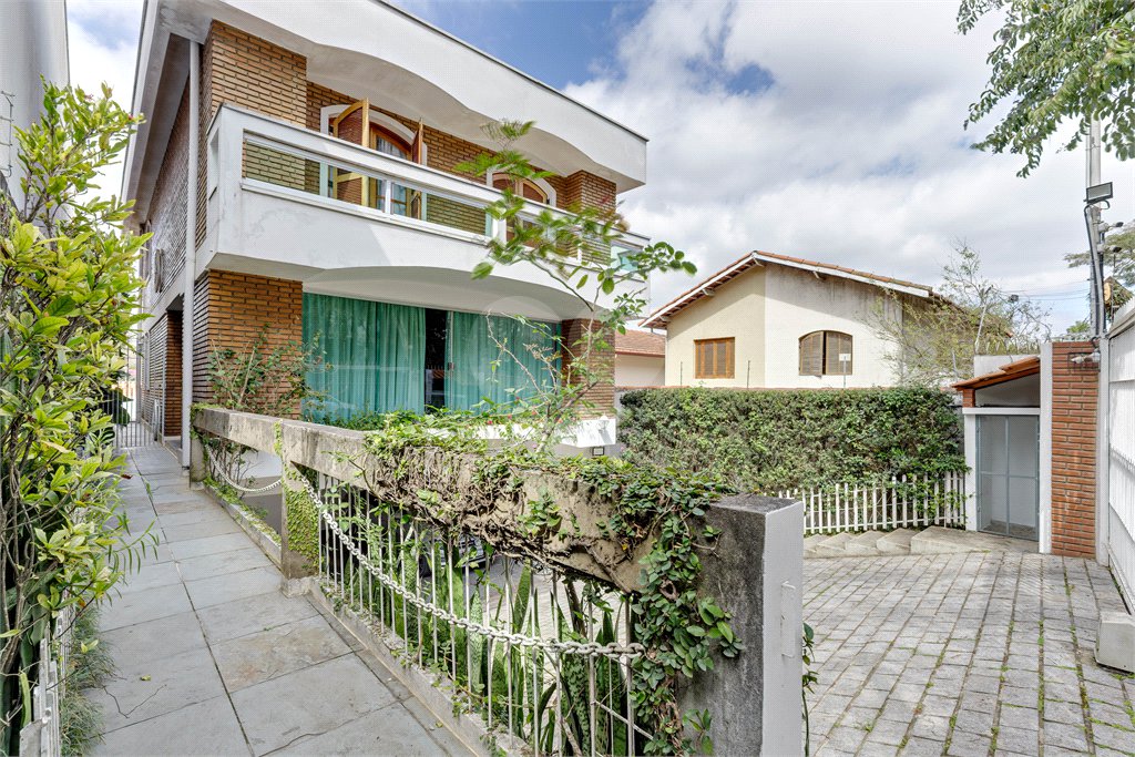 Casa à venda com 3 quartos, sendo 1 suíte, em Alto da Boa Vista, São Paulo, SP