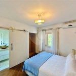 Casa à venda com 4 quartos, sendo 2 suítes,  no condomínio Granja Vianna II, Cotia - SP