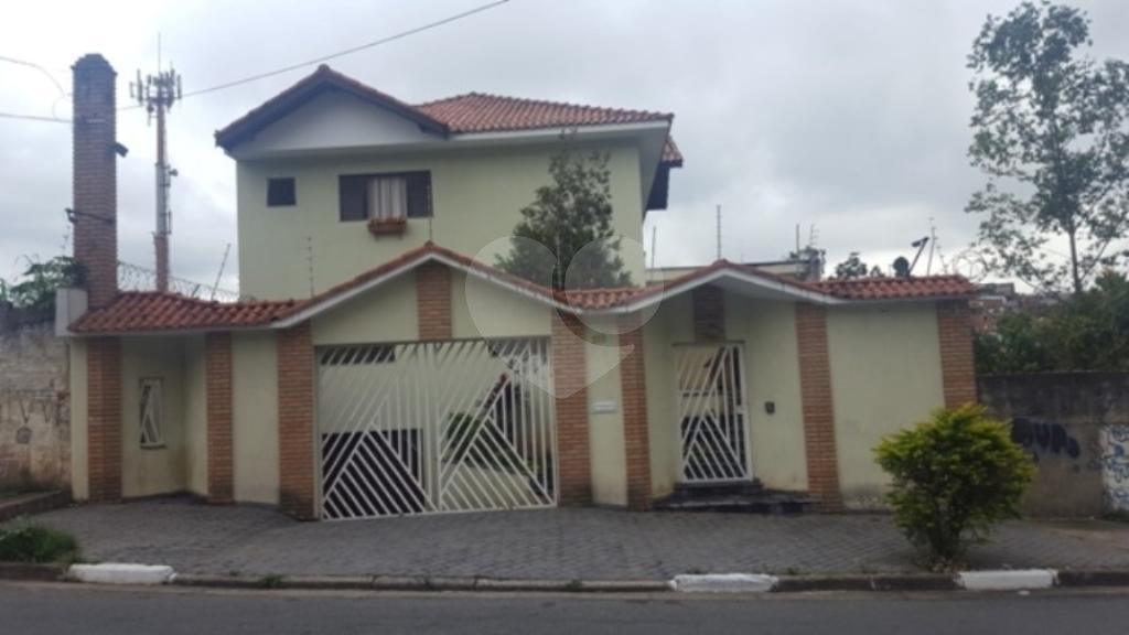 Sobrado à venda com 4 quartos, sendo 1 suíte, em Tremembé, São Paulo, SP