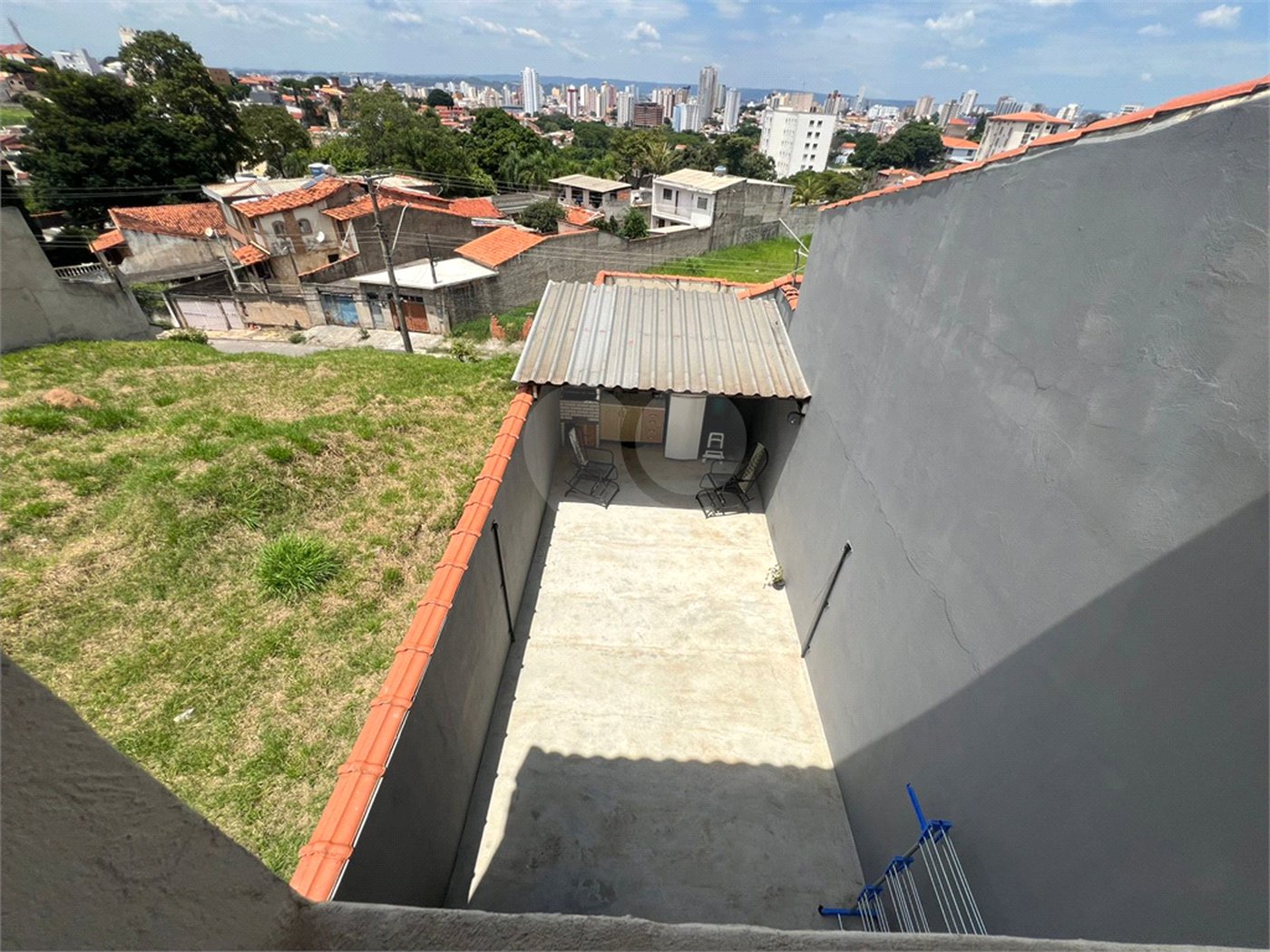 Casa à venda com 2 quartos, sendo 1 suíte, em Vila Barão, Sorocaba, SP
