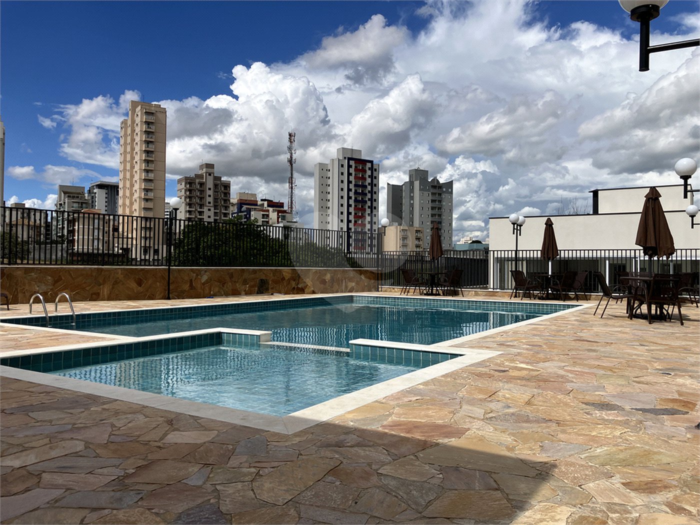 Apartamento à venda com 3 quartos, sendo 1 suíte,  em Parque Campolim, Sorocaba, SP