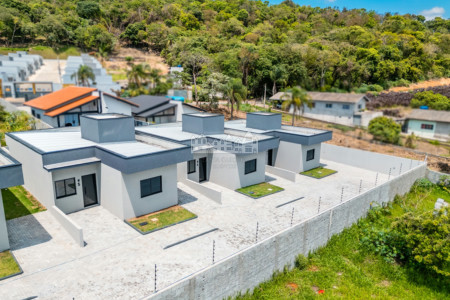 Casa térrea à venda com 3 quartos, sendo 1 suíte, no condomínio Flores da Usina, Atibaia - SP