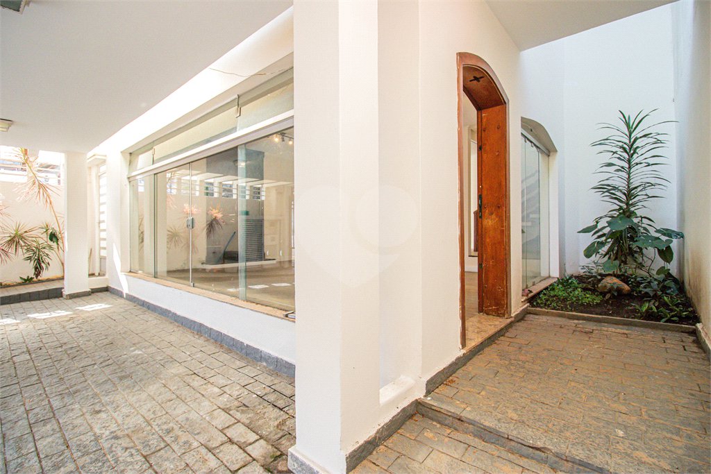 Sobrado à venda com 4 quartos, sendo 1 suíte, em Alto da Boa Vista, São Paulo, SP