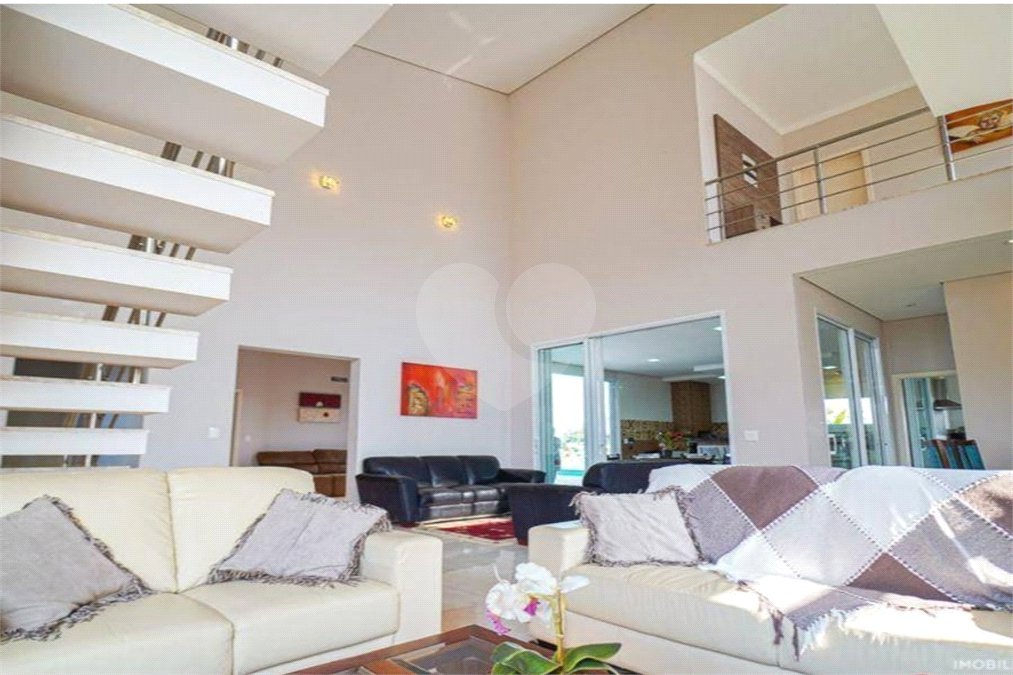 Casa à venda com 4 quartos, sendo 2 suítes, no condomínio Residencial Jardim Primavera, Louveira - SP