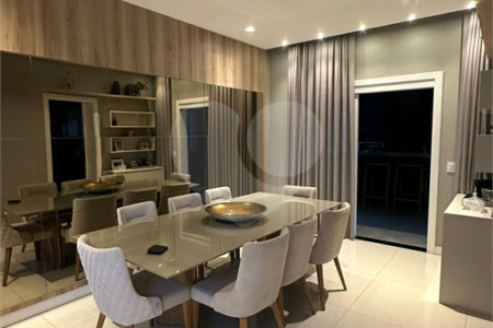 Casa à venda com 4 quartos, sendo 2 suítes, no condomínio Residencial Parque Esplanada, Votorantim - SP