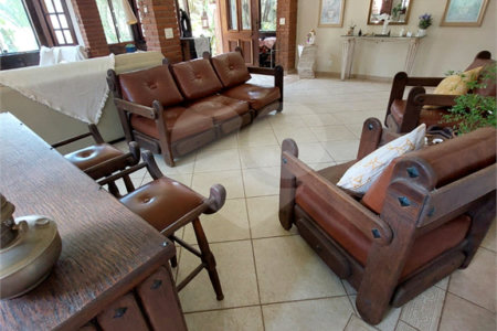 Casa à venda ou para alugar com 5 quartos, sendo 1 suíte, em Cumbari, Mairiporã, SP
