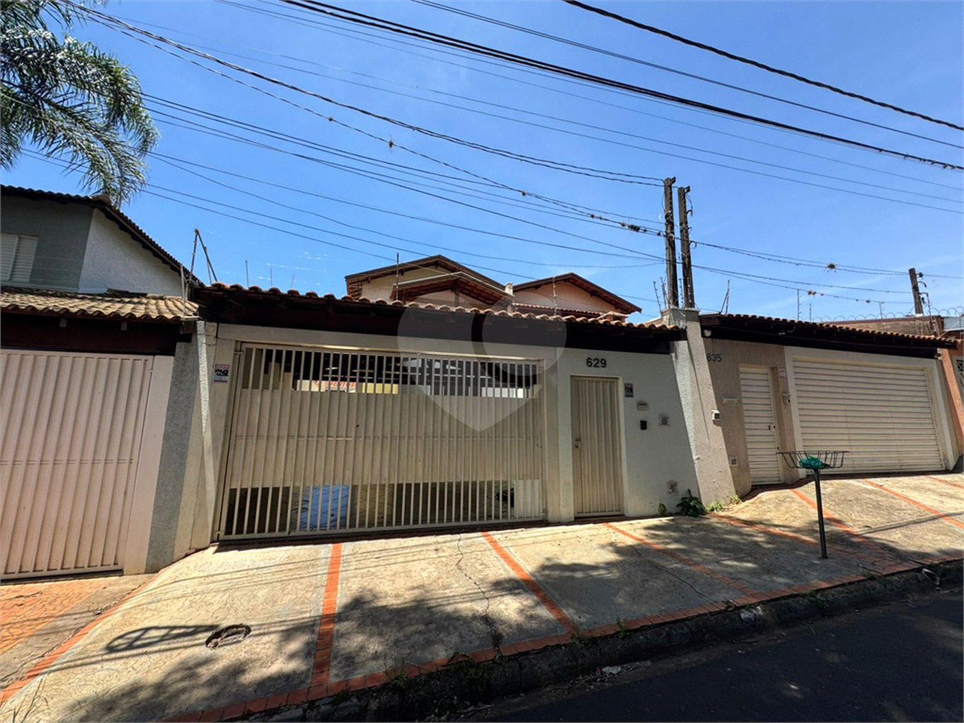 Casa á venda, com 3 dormitórios, no bairro Planalto paraíso em São Carlos.