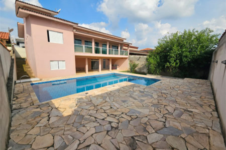 Casa à venda com 4 quartos, sendo 1 suíte,  no condomínio Jardim Shangri-lá, Atibaia - SP