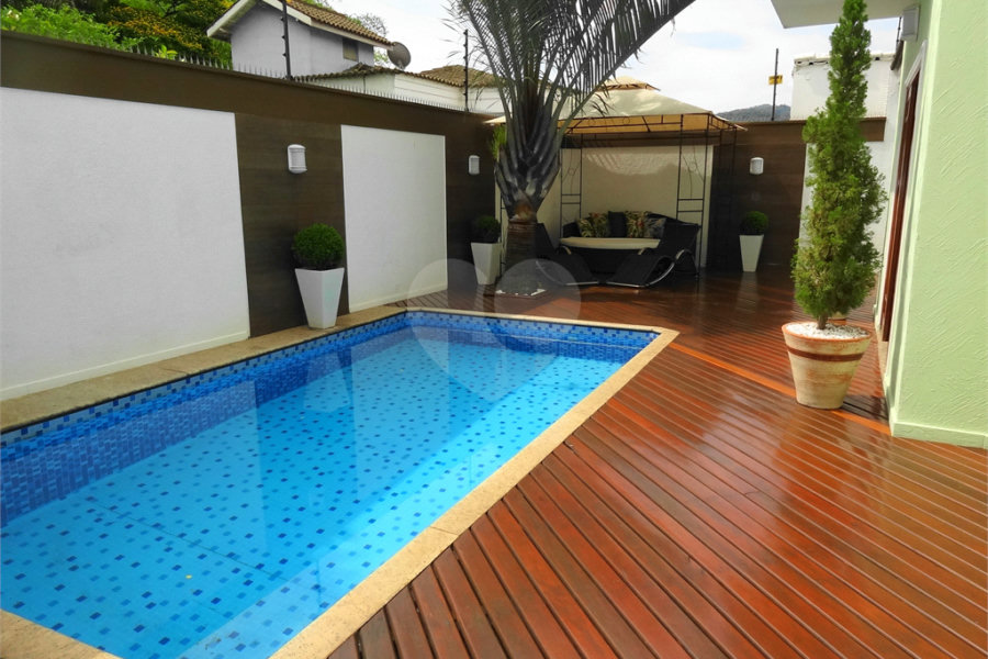 Sobrado à venda com 4 quartos, sendo 2 suítes, em Horto, São Paulo, SP
