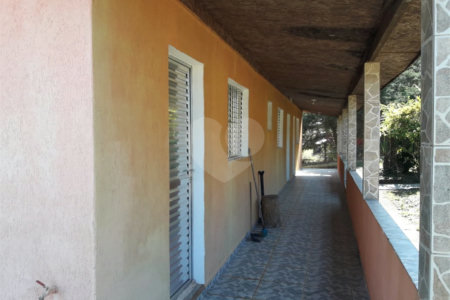 Chácara à venda com 8 quartos, sendo 3 suítes, no Centro, Toledo, MG