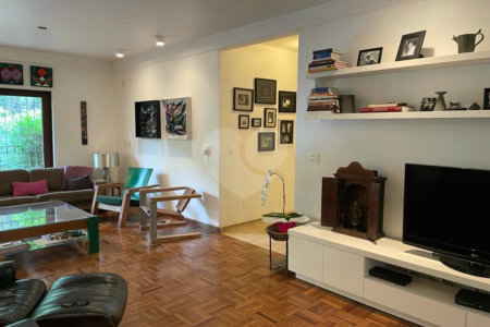 Casa à venda com 4 quartos, sendo 1 suíte, em Vila Morumbi, São Paulo, SP