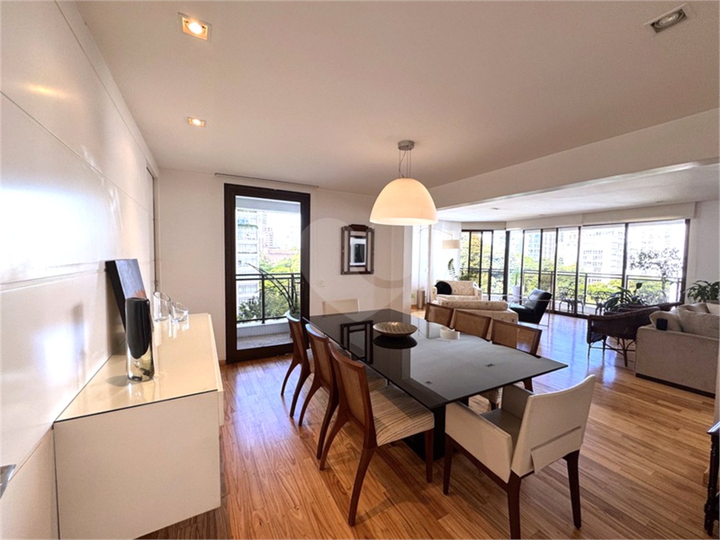 Higienópolis: Apartamento de 350 m2, 4 suítes, 5 vagas.